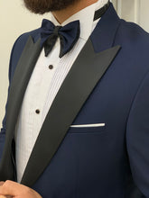 Laden Sie das Bild in den Galerie-Viewer, Kyle Slim Fit Dovetail Collared Smokine Blue Tuxedo
