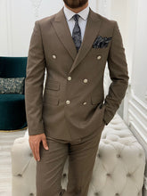 Laden Sie das Bild in den Galerie-Viewer, Vince Slim Fit Double Breasted Brown Suit
