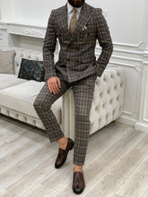 Laden Sie das Bild in den Galerie-Viewer, Luxe Slim Fit Plaid Coffee Double Breasted Suit
