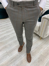 画像をギャラリービューアに読み込む, Luxe Slim Fit Plaid Light Grey Double Breasted Suit
