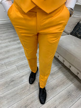 Laden Sie das Bild in den Galerie-Viewer, Dale Slim Fit Yellow Suit
