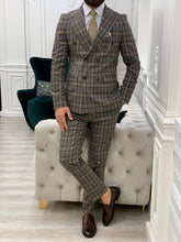 Laden Sie das Bild in den Galerie-Viewer, Luxe Slim Fit Plaid Coffee Double Breasted Suit
