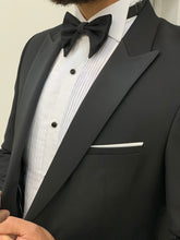 Laden Sie das Bild in den Galerie-Viewer, Kyle Slim Fit Dovetail Collared Smokine Black Tuxedo
