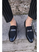 Laden Sie das Bild in den Galerie-Viewer, Lance Black Leather Loafers
