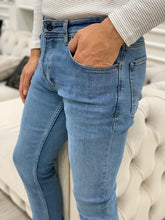 Load image into Gallery viewer, Barnes Slim Fit Ice Blue Denim
